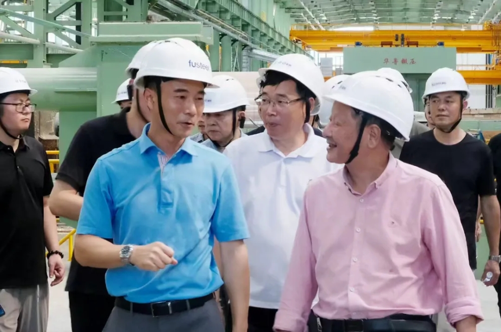 《人民政协报》刊登民建湖州市委会会员风采文章：履职担当惠民生——记浙江省政协委员、民建会员朱柏荣